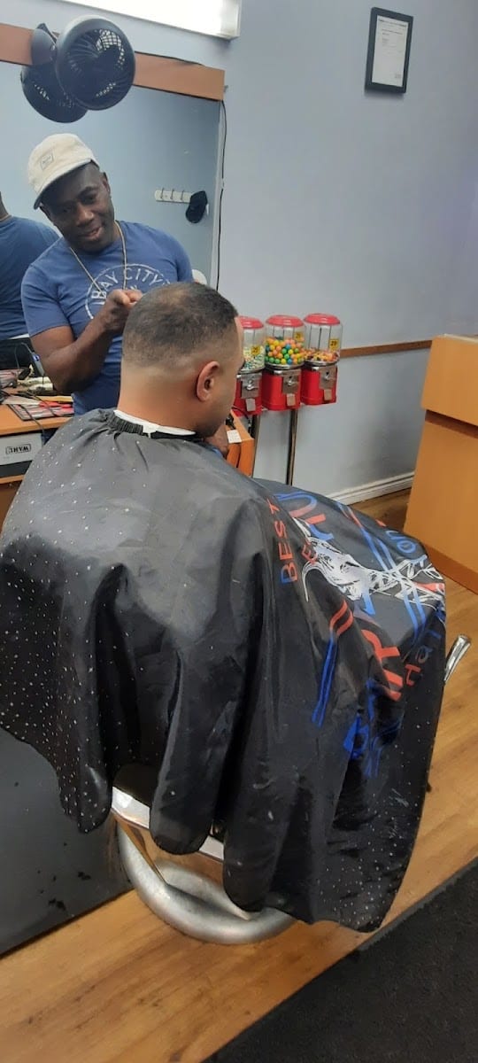 Johnny's Barber & Hair Dressing, photo 2