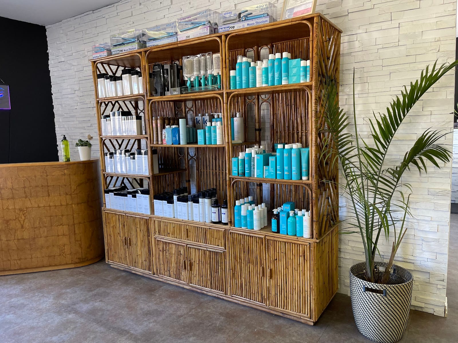 Sunlit Salon & Suites