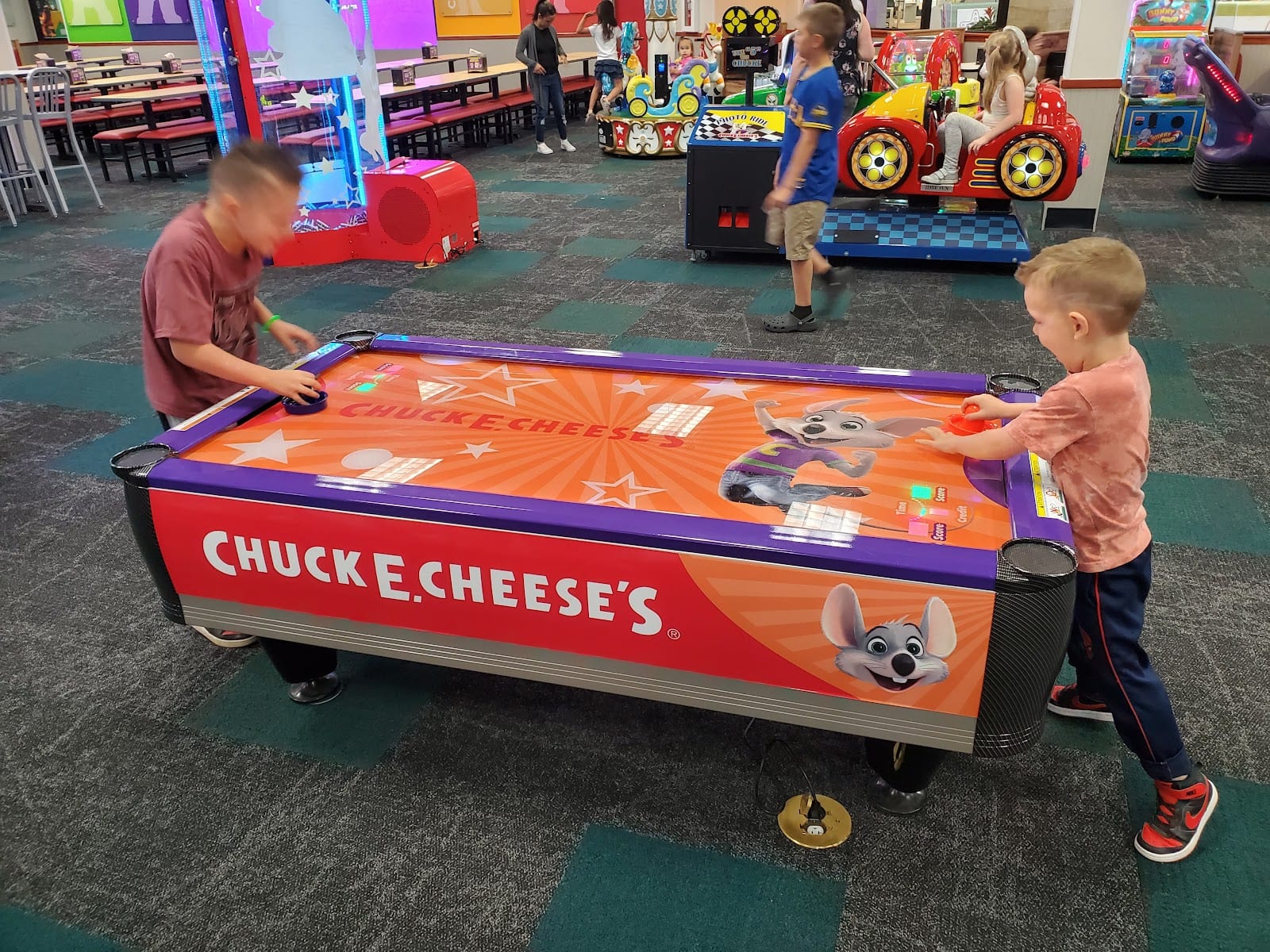 Chuck E. Cheese, photo 4