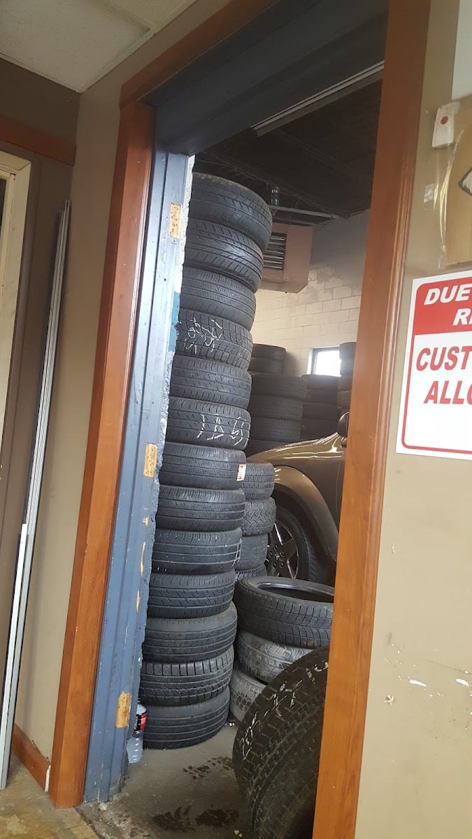 No Tire Over 25 Guys