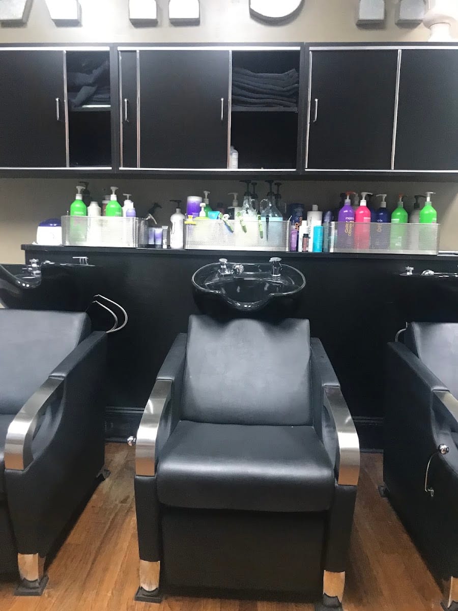 Salon Ten 17, photo 4