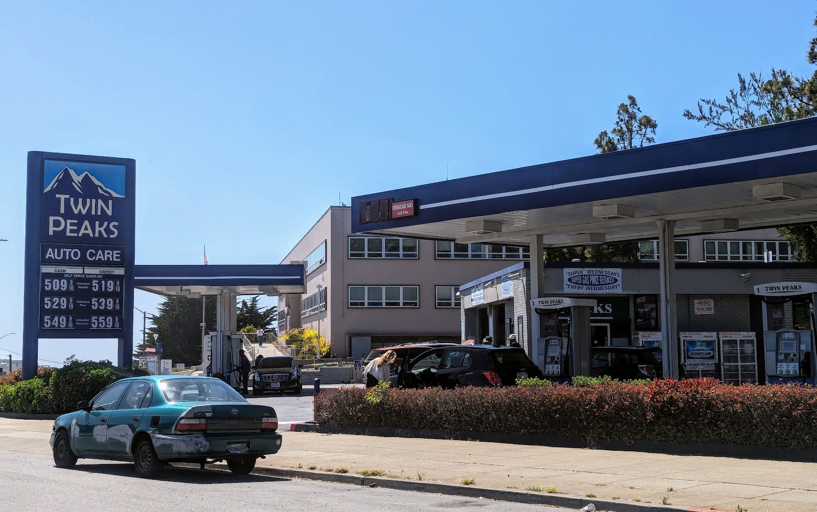 Twin Peaks Auto Service, photo 2