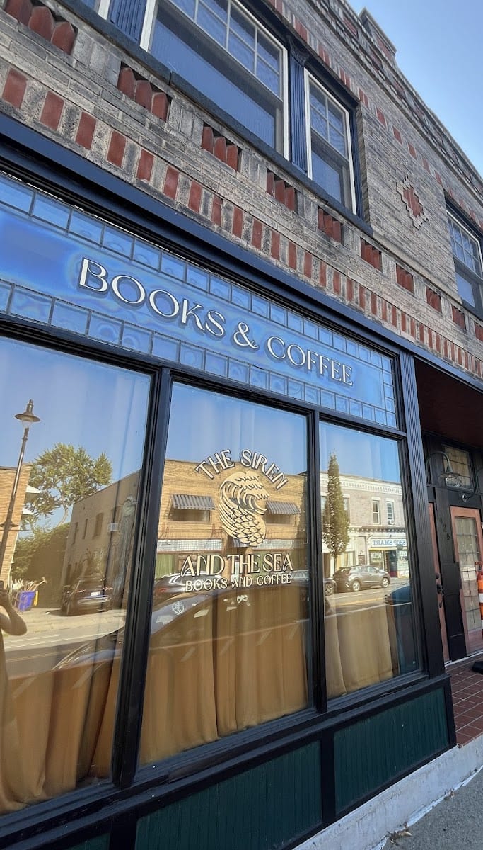 The Siren and The Sea: Books and Coffee