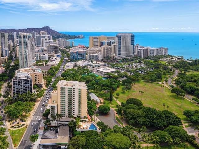 Luana WaikikiNo Resort Fees