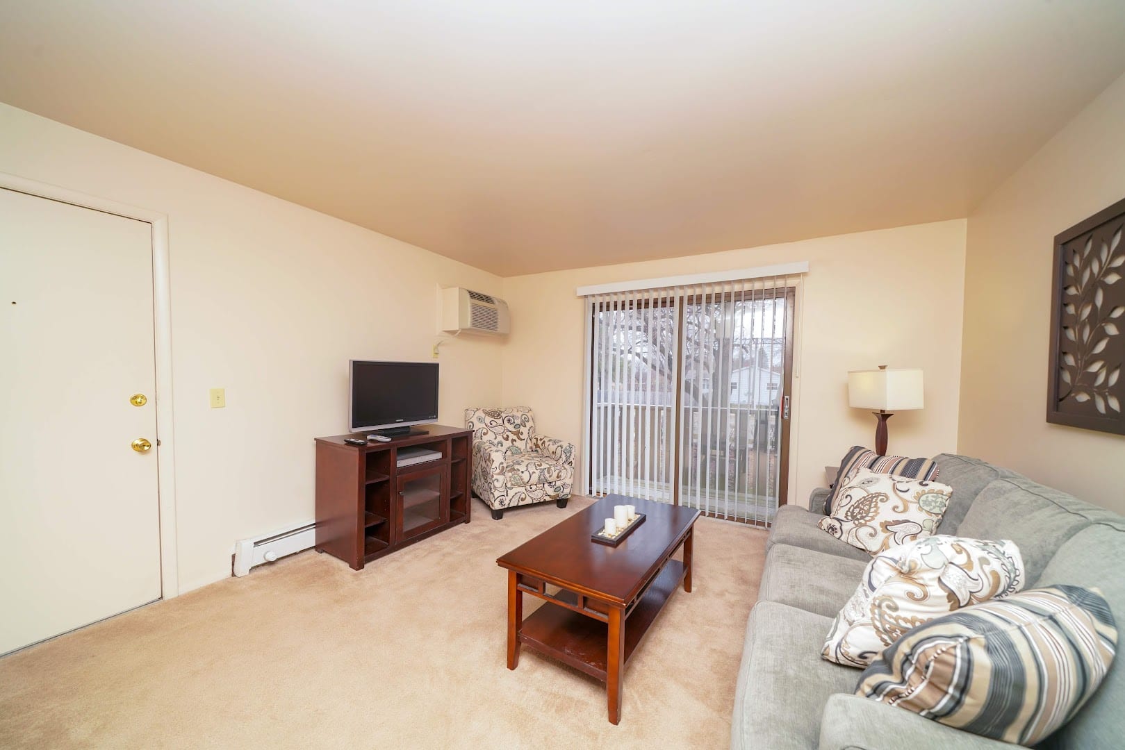 Fairlane Apartments, photo 2
