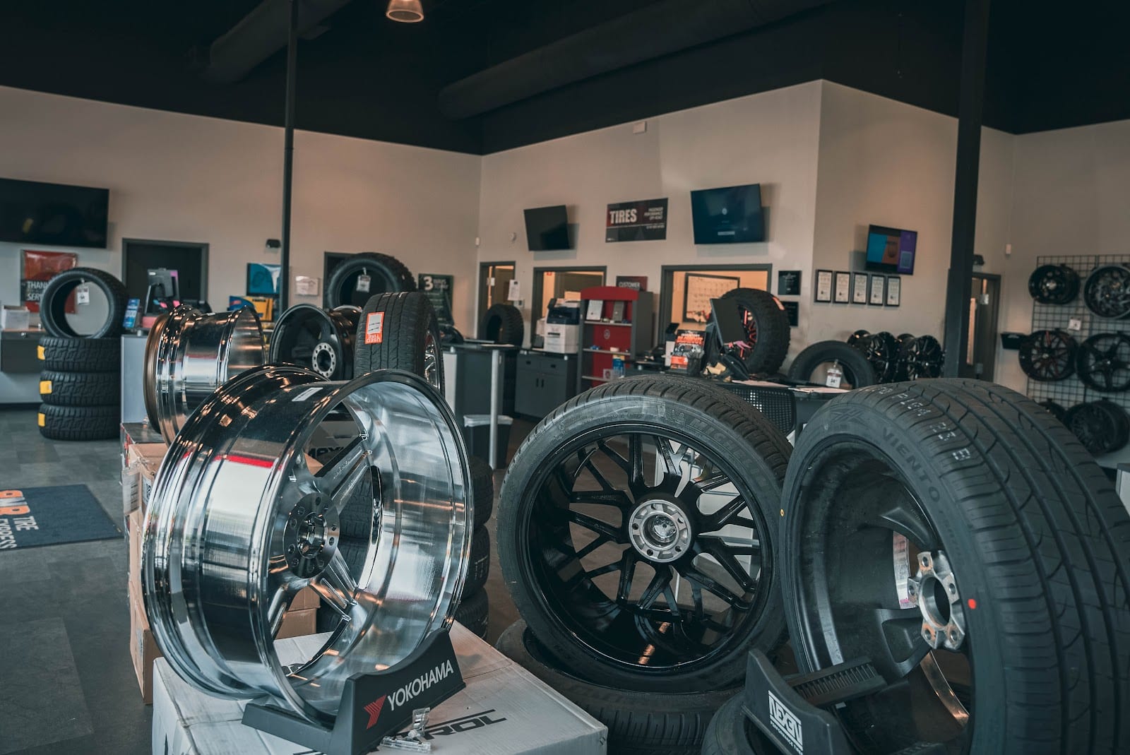 RNR Tire Express (Anderson, IN), photo 3