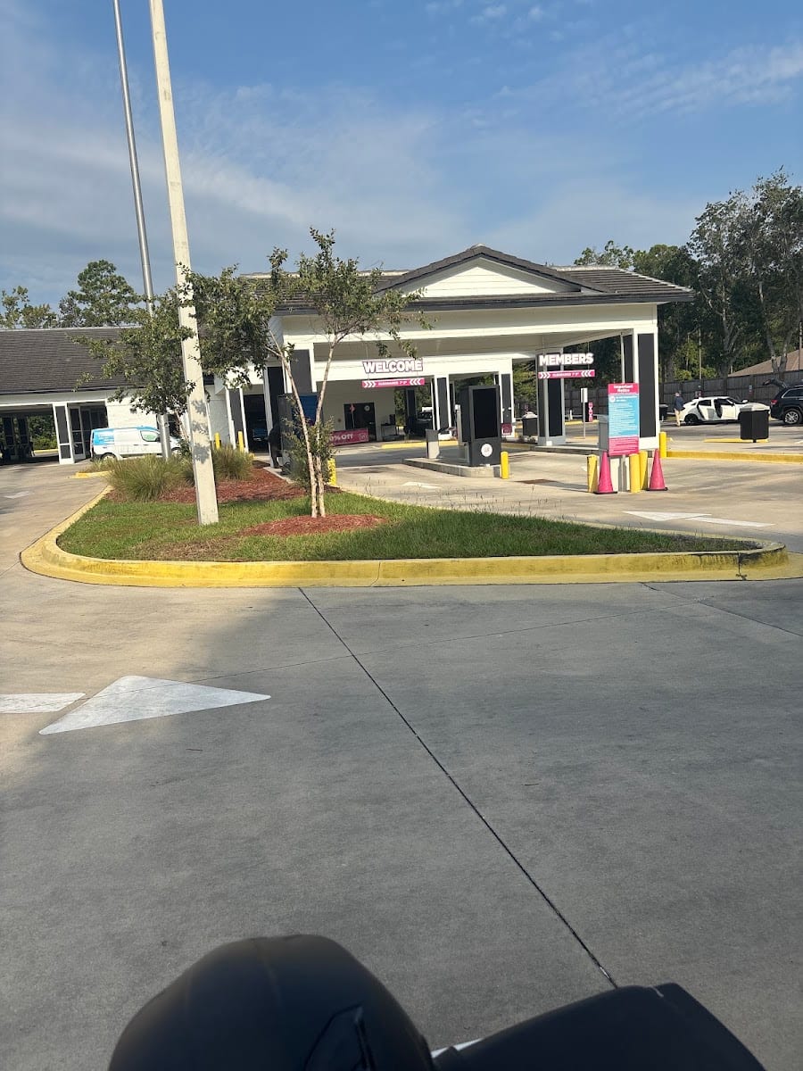 LUV Car Wash, photo 3