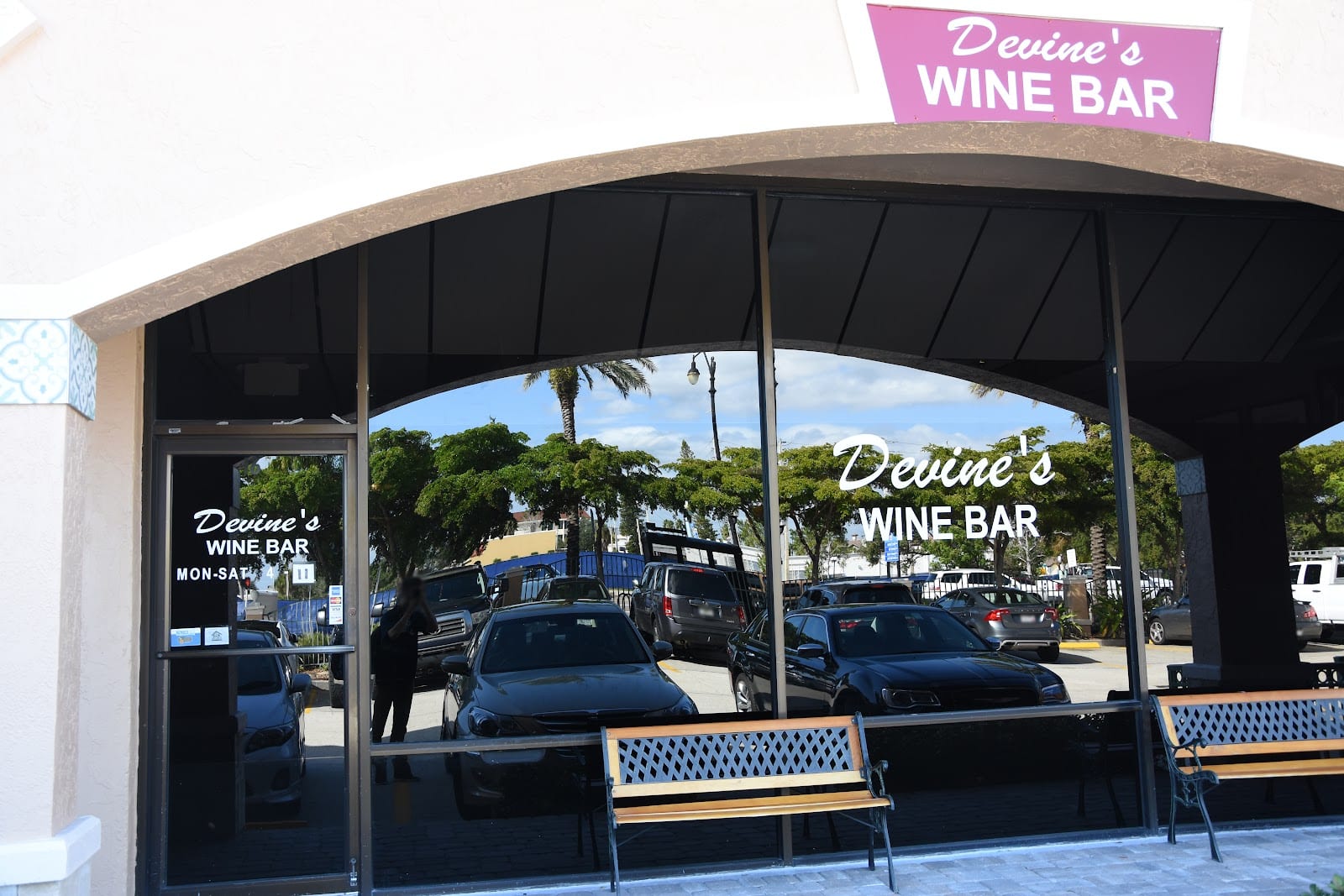 Devine's Wine Bar, photo 4