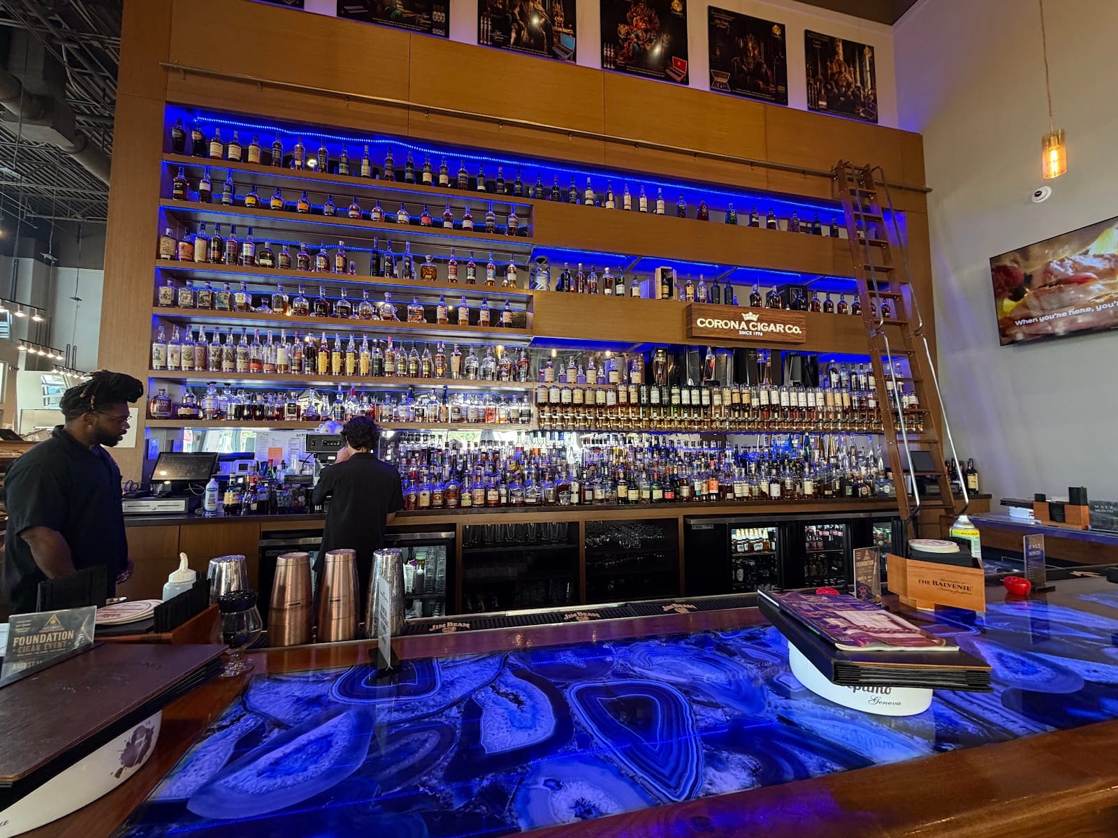 Corona Cigar Company & El Septimo VIP Lounge, photo 2