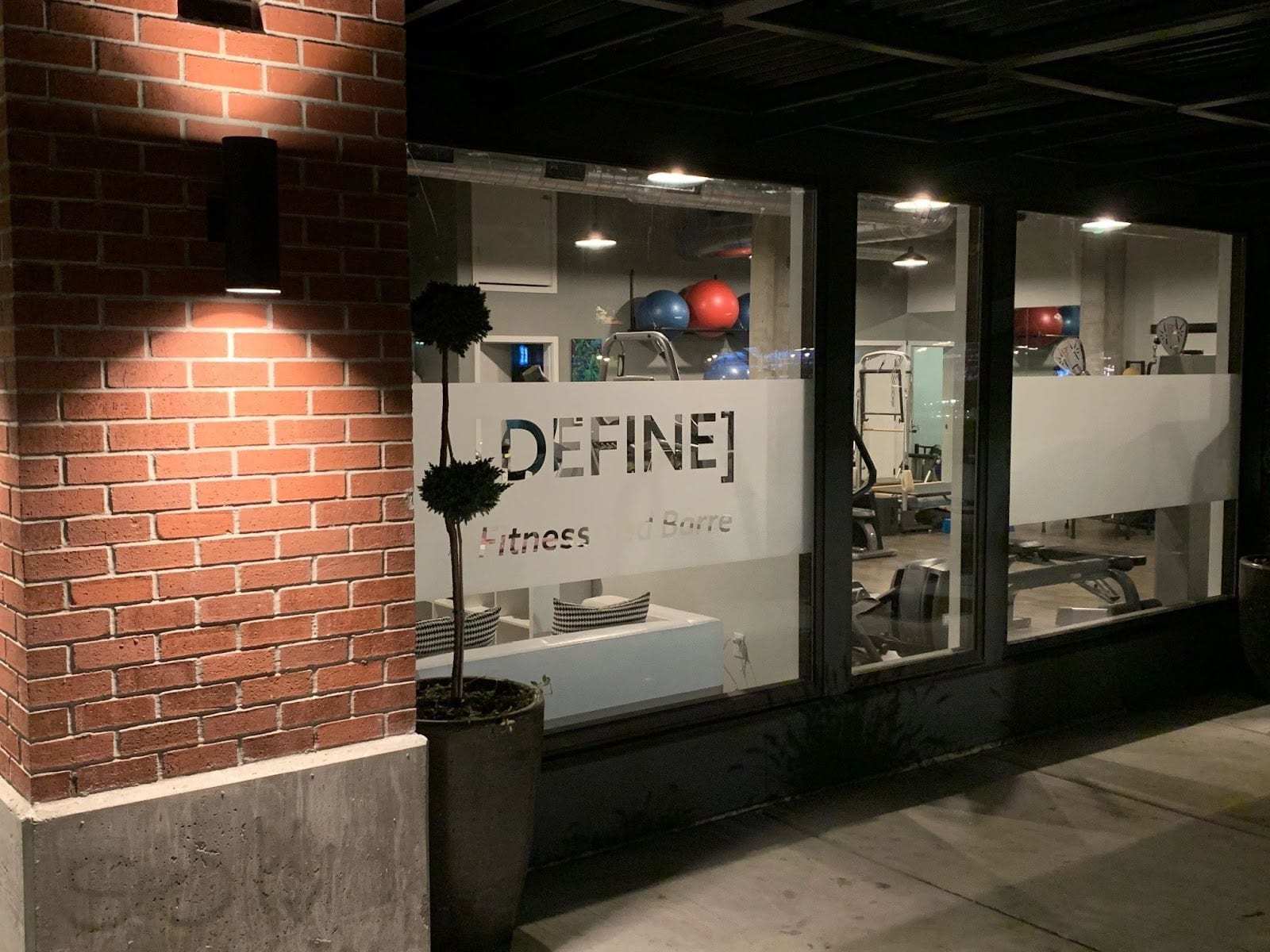 [DEFINE] Personal Trainer Fitness Studio and Barre Class Studio