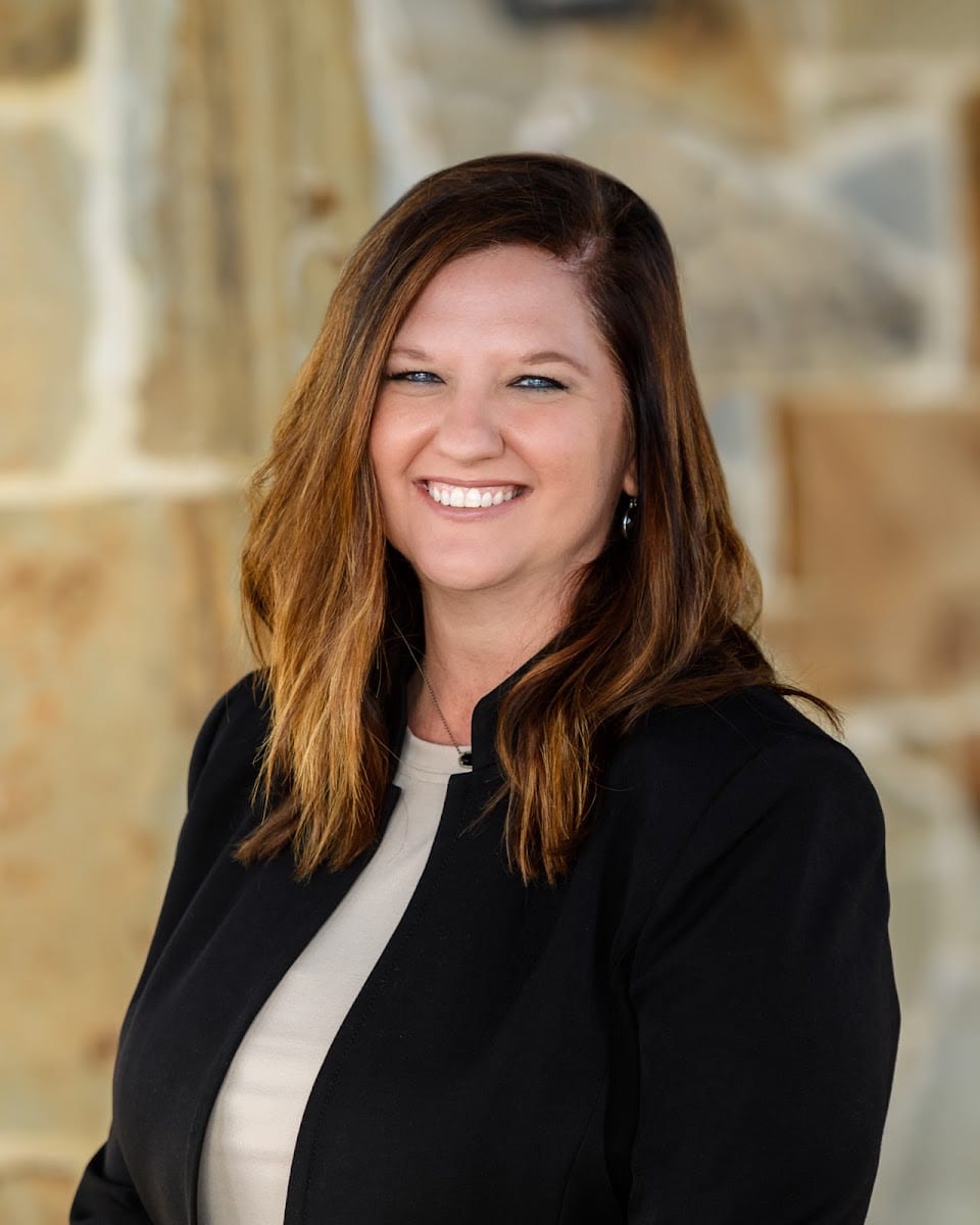 Lindsay Sikora - Lifestyle Ranch & Home Group l Compass RE Texas, LLC