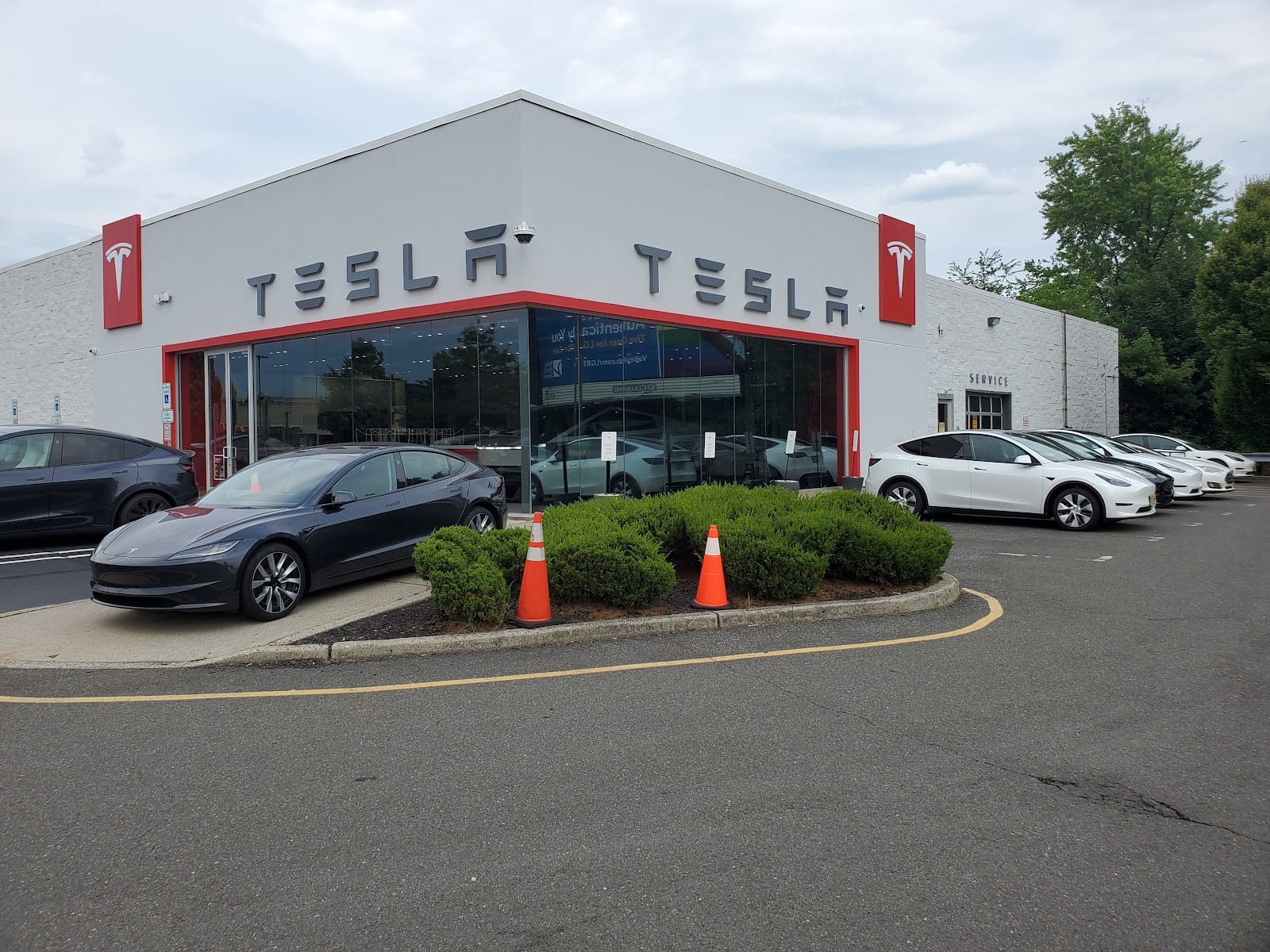 Tesla, photo 3