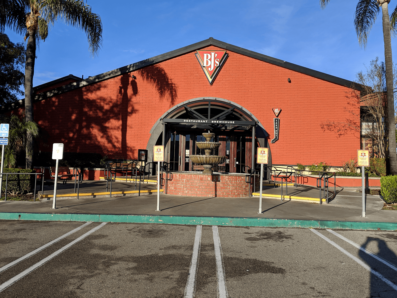 BJ's Restaurant & Brewhouse, photo 4