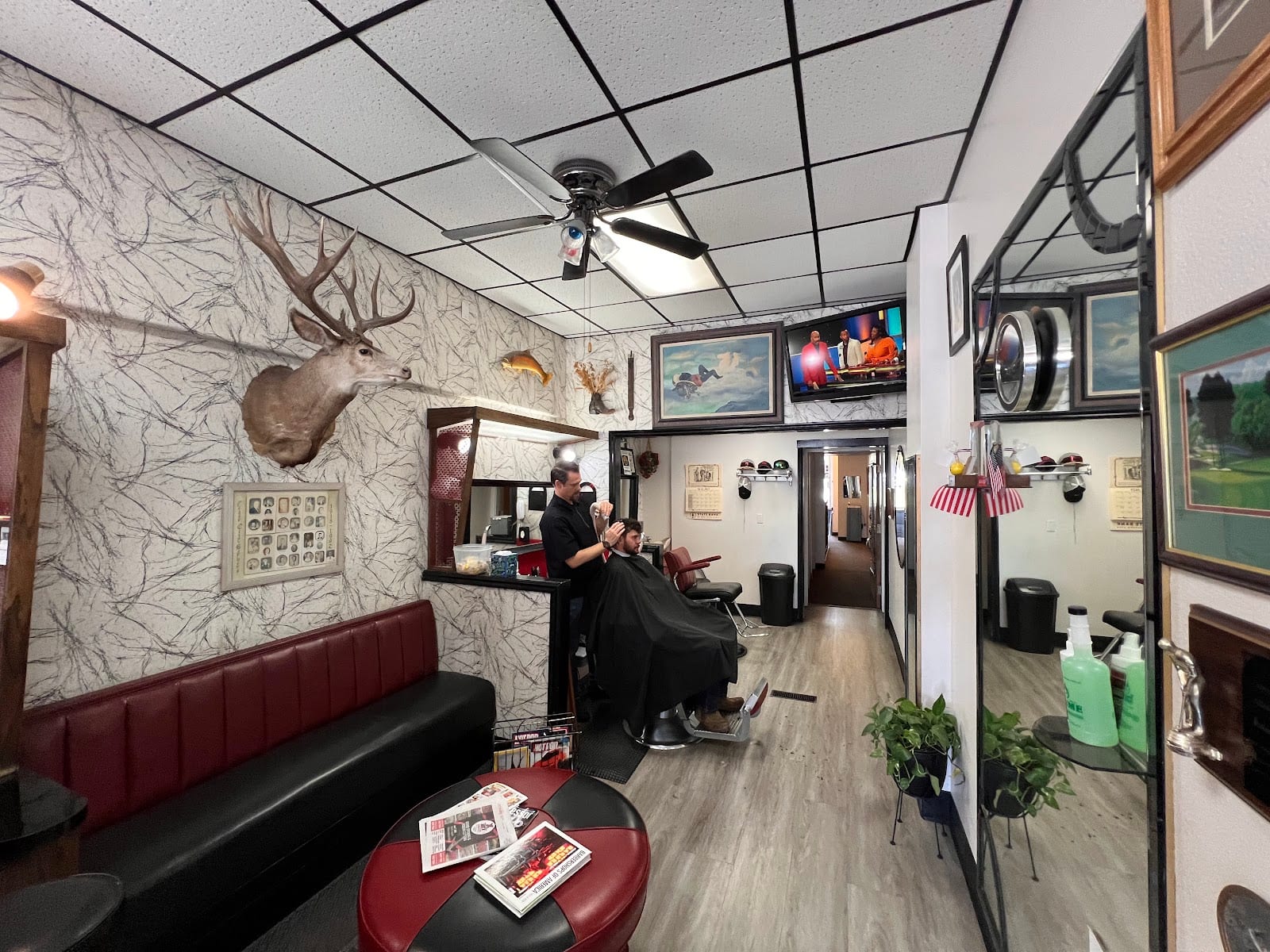 Frank & Lee Holmes' Barber