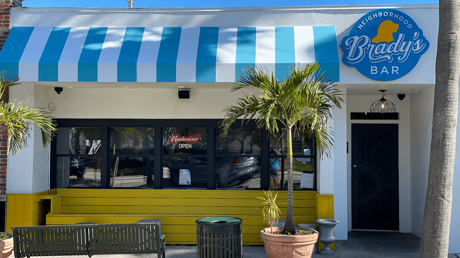 Brady's Neighborhood Bar, photo 2