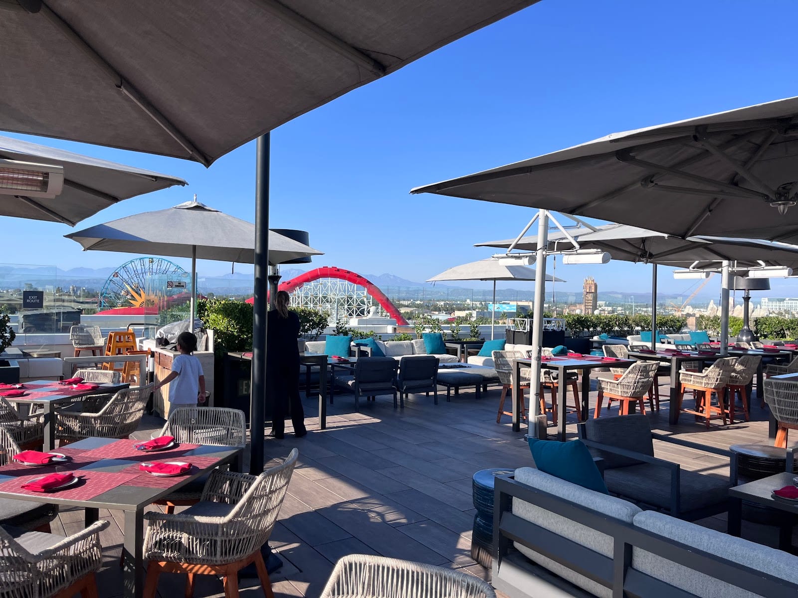 RISE Rooftop Lounge, photo 2