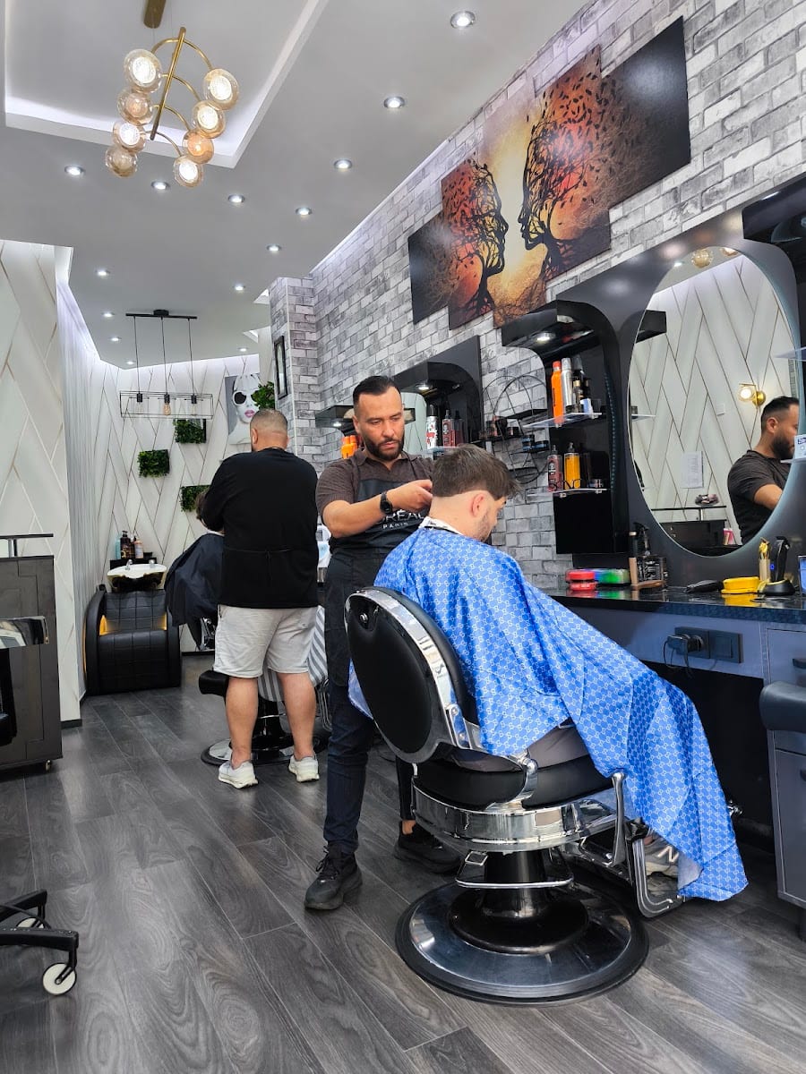 Barbier 9 ème MAESTRO BARBER Salon de coiffure pour homme et femme, photo 2