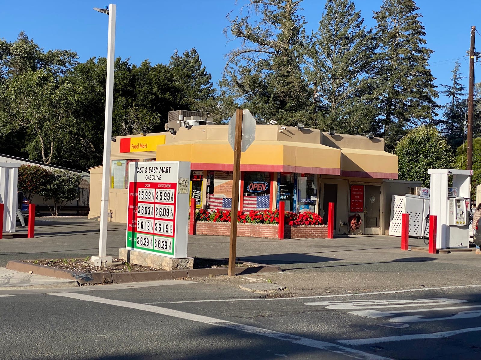 Fast & Easy Gas Station