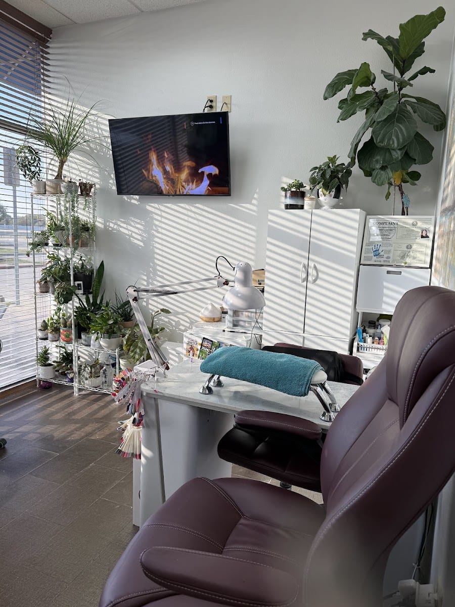 Helen’s Nail Salon