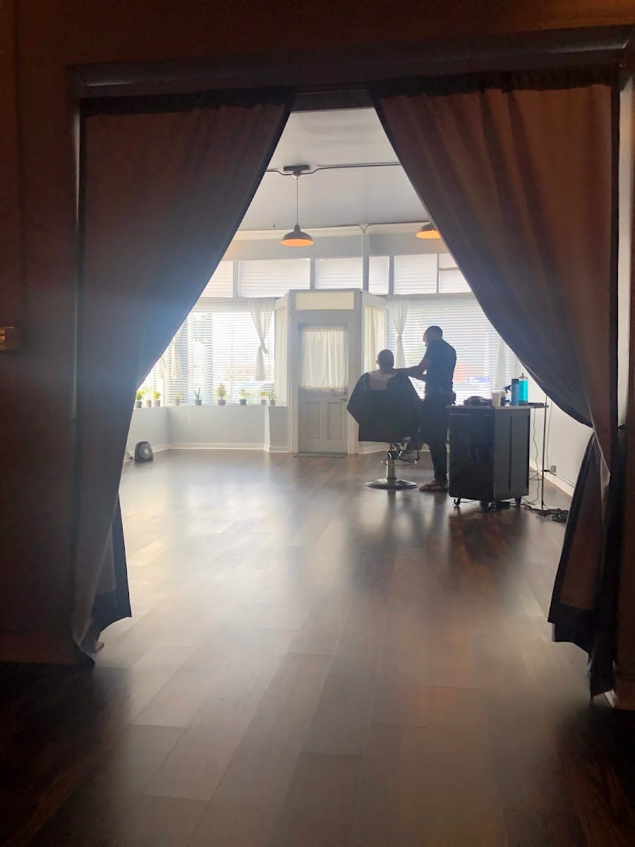 The Requisite Barber, photo 2