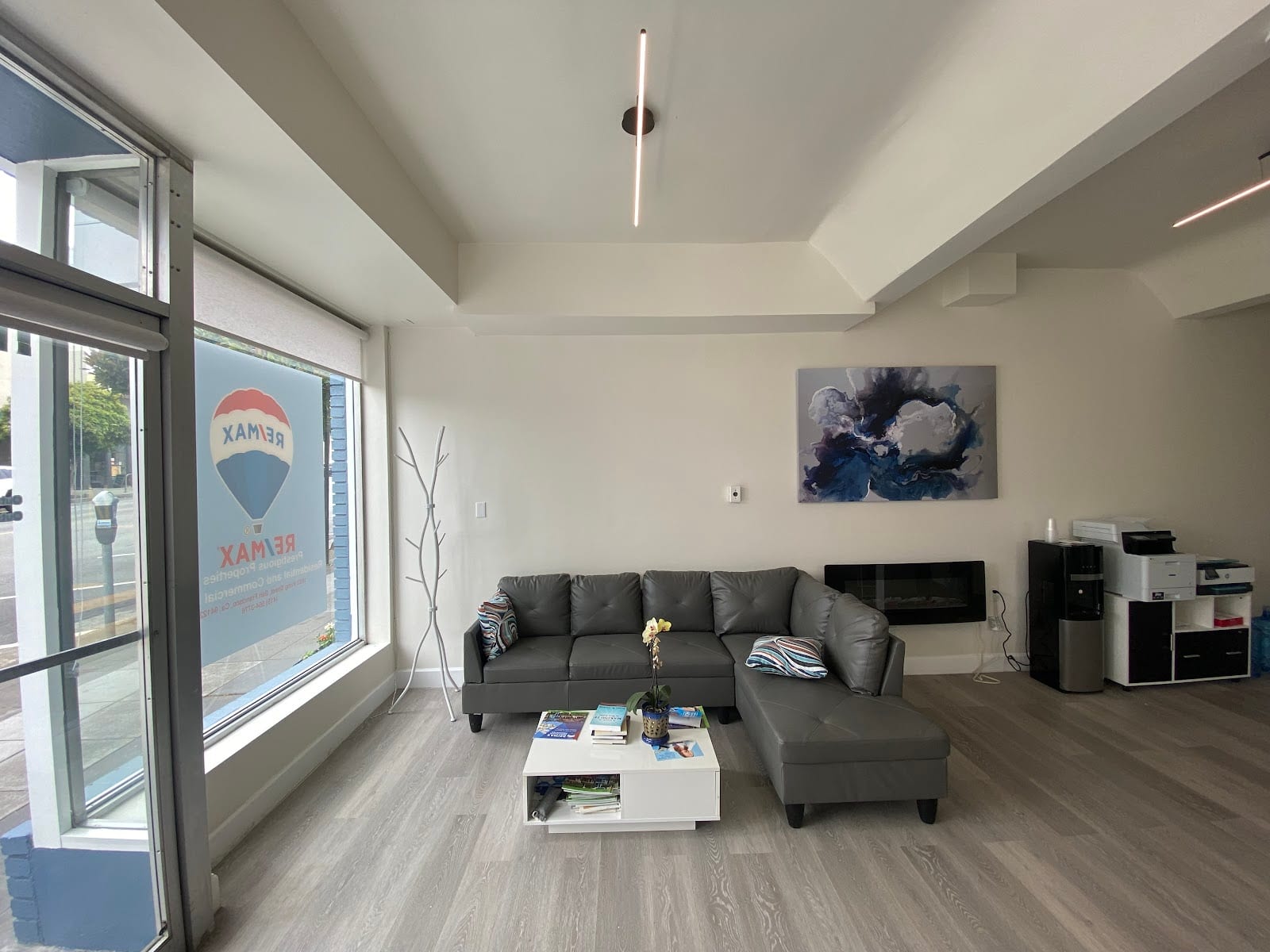RE/MAX Prestigious Properties
