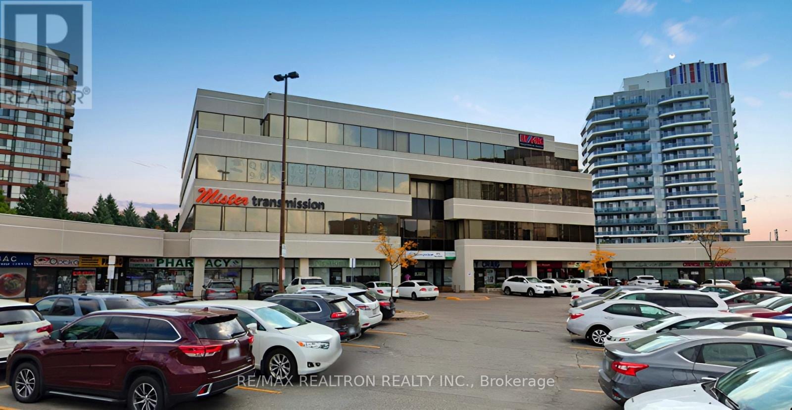 RE/MAX BEMO | Behnaz Monsef Broker, photo 3