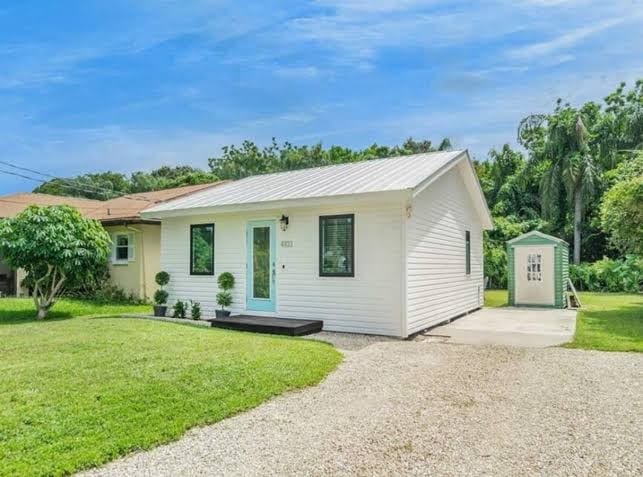 Inviting 2-Bed Sarasota Retreat, golf course view - One-Bedroom Apartment