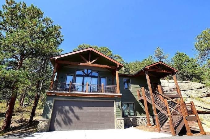 Cabin near Rocky Mountain National Park