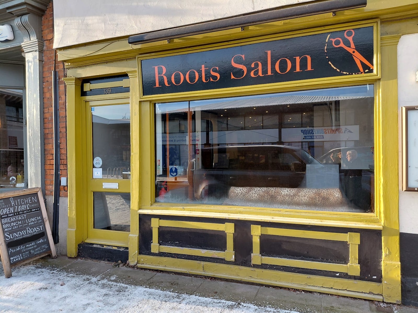 Roots Salon, photo 3