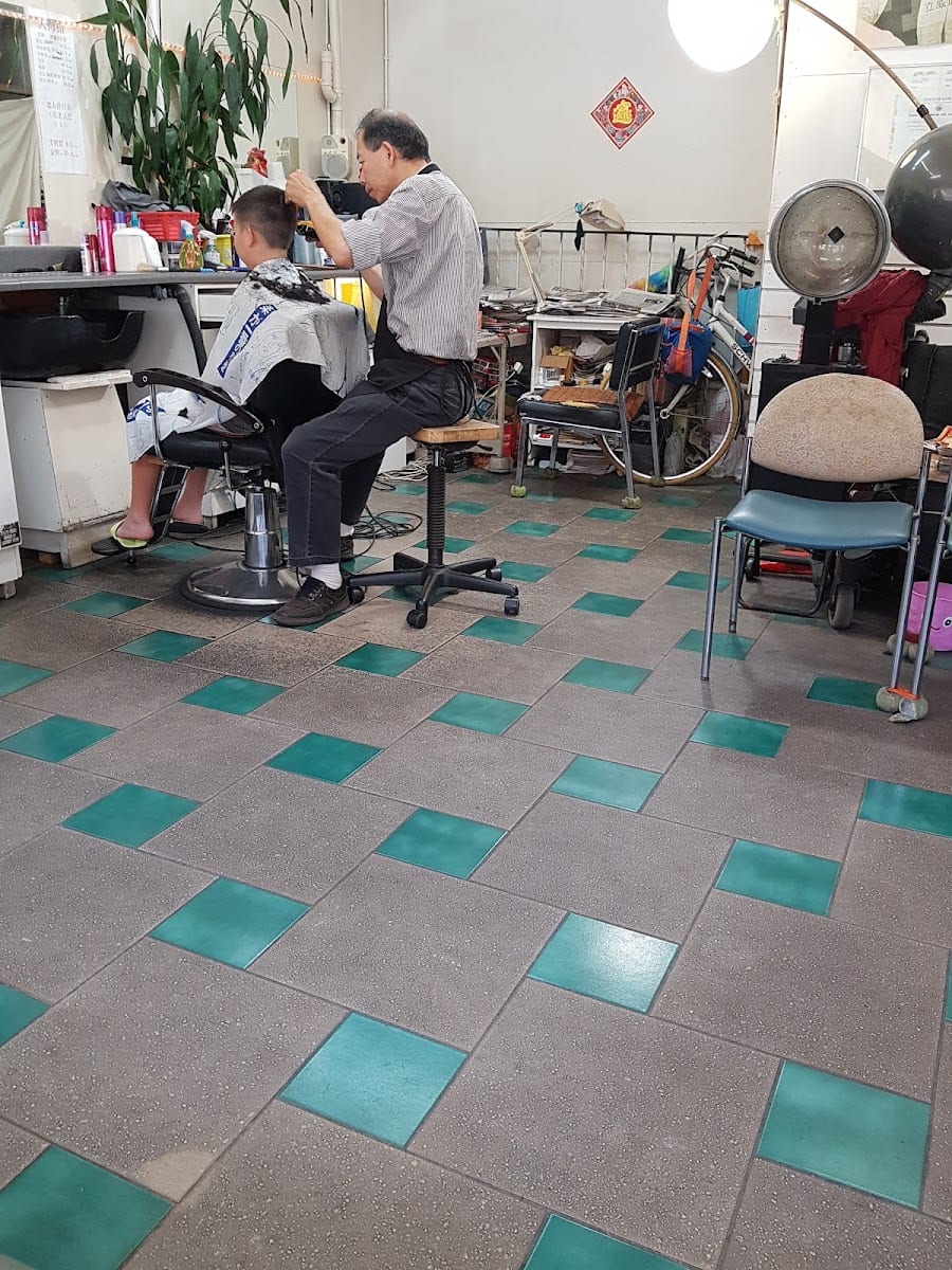 Big Thumb Hair Salon, photo 3