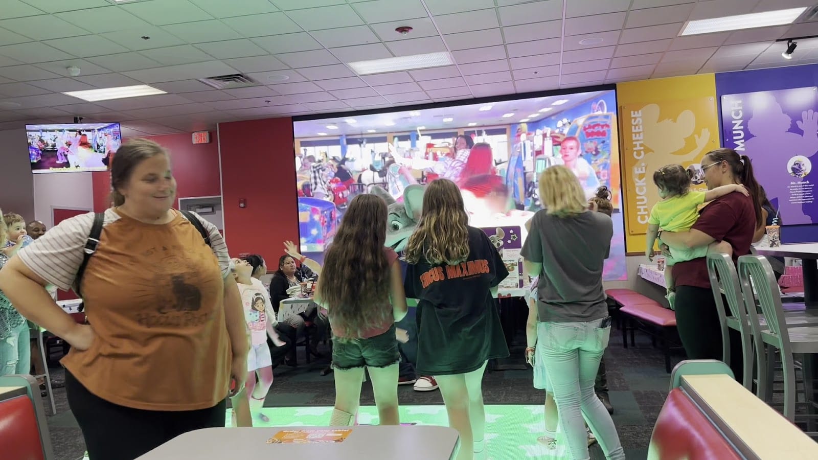 Chuck E. Cheese, photo 3