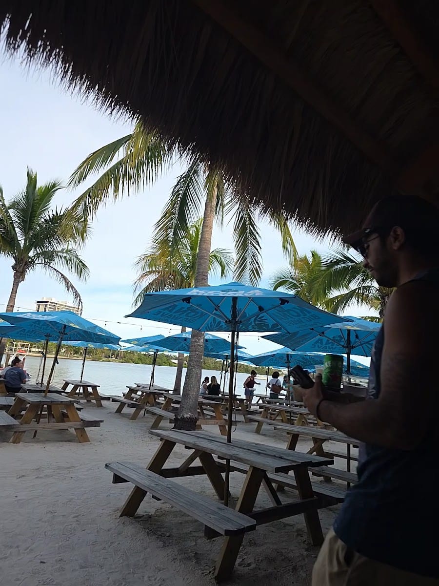 O'Leary's Tiki Bar & Grill, photo 3