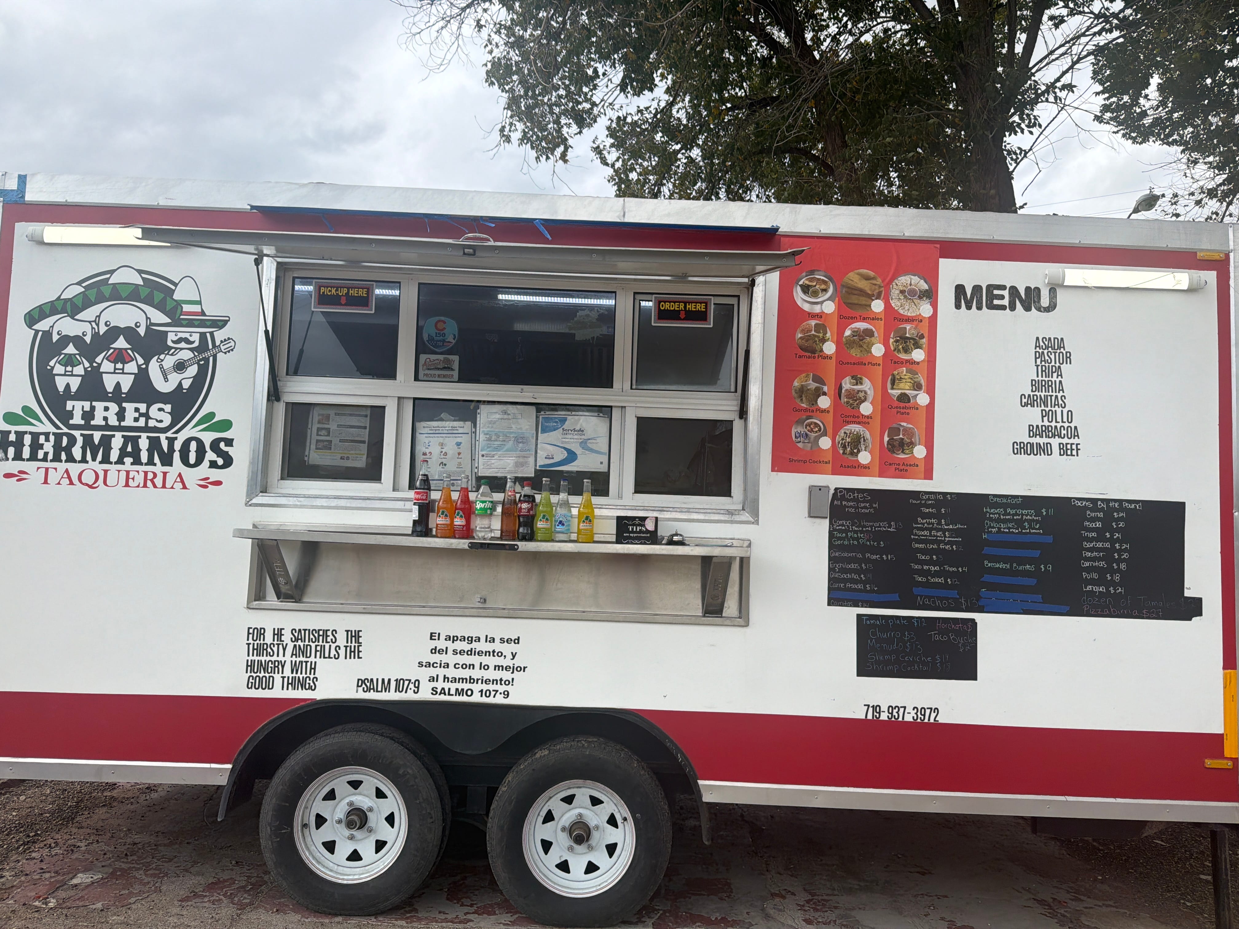 Tres hermanos Taqueria