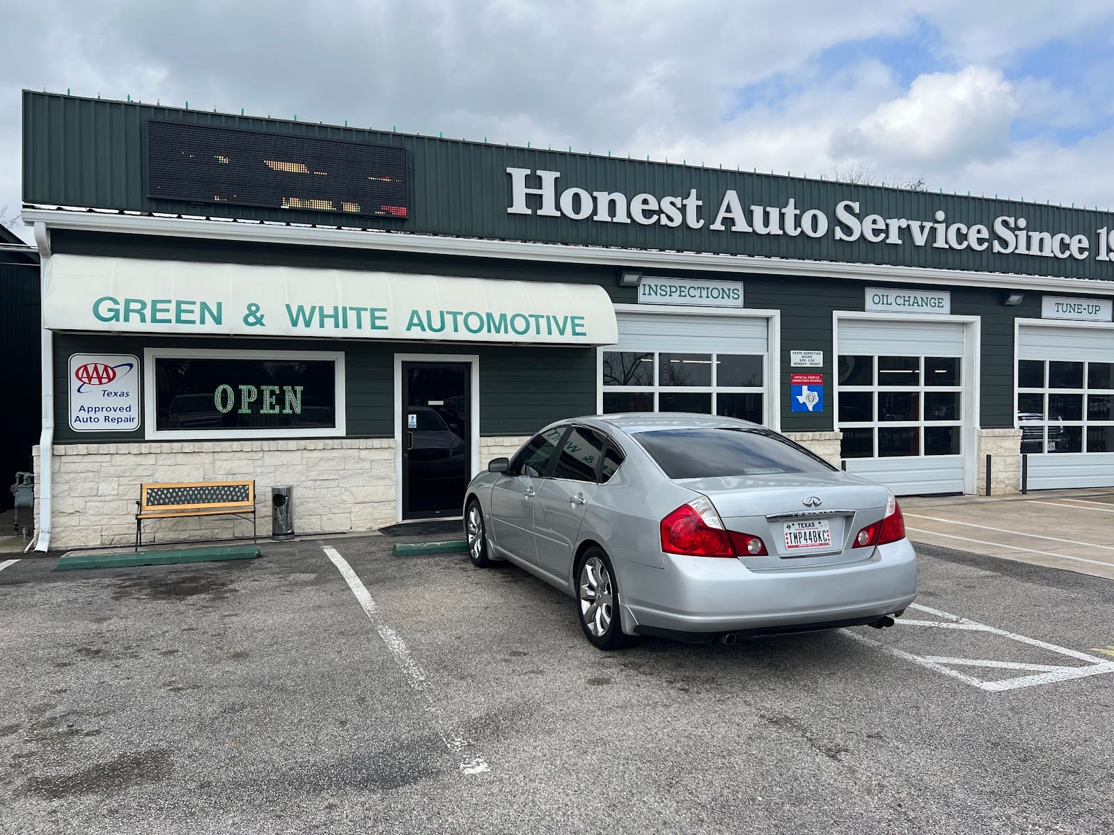 Green & White Automotive, photo 3