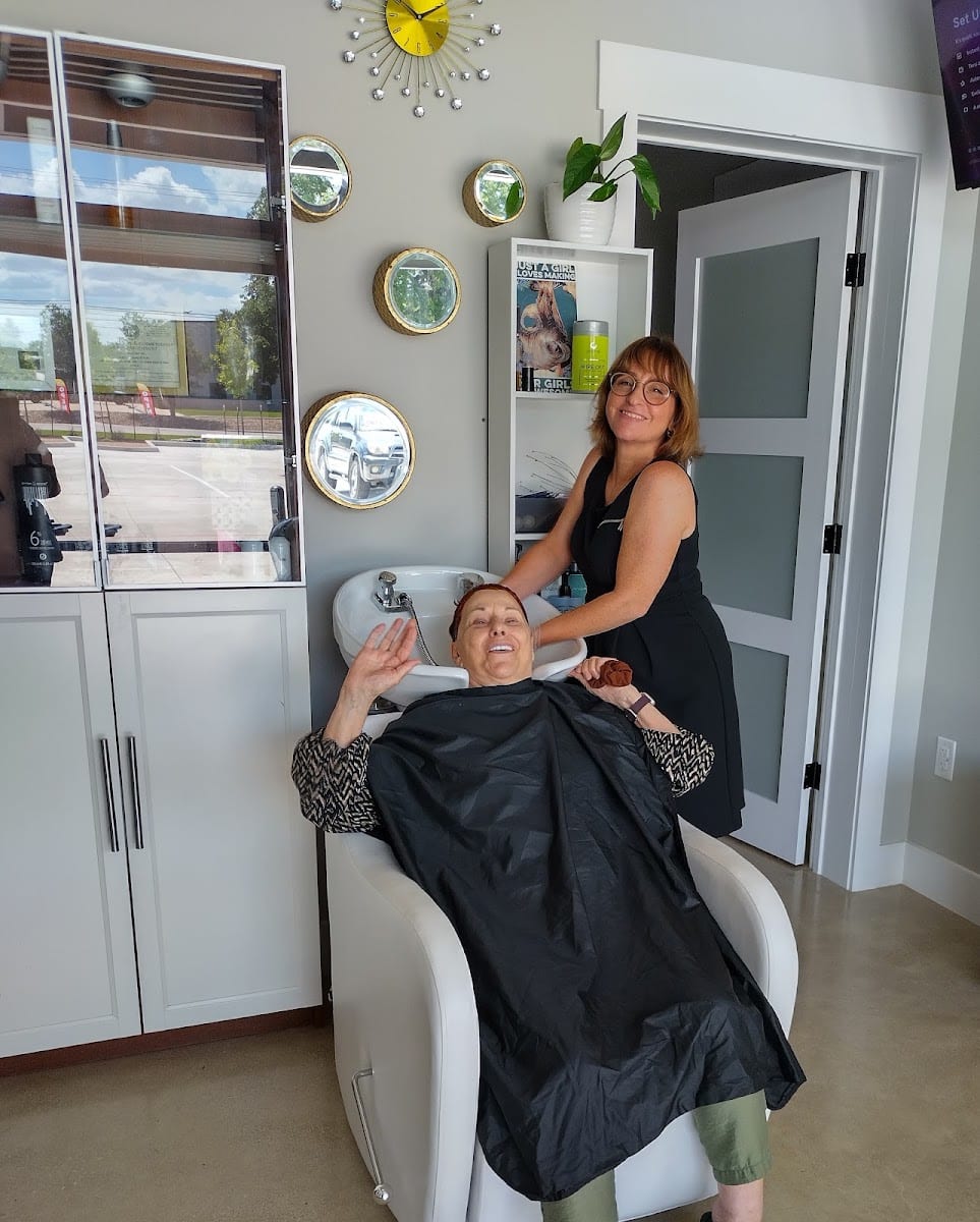 Salons on Chisholm