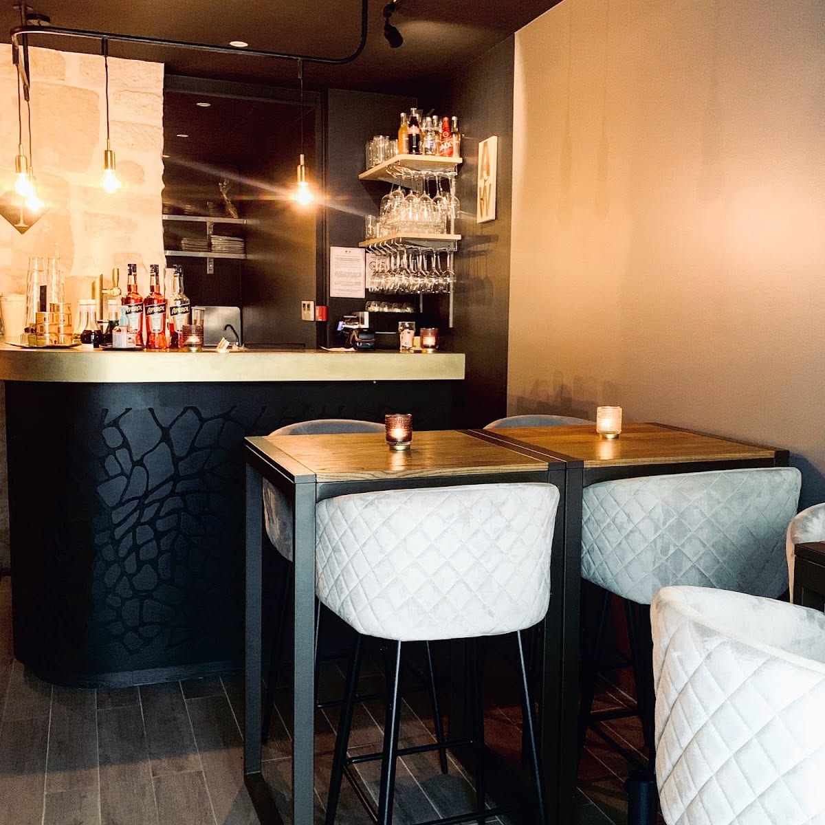 Adonis Wine Bar, photo 2