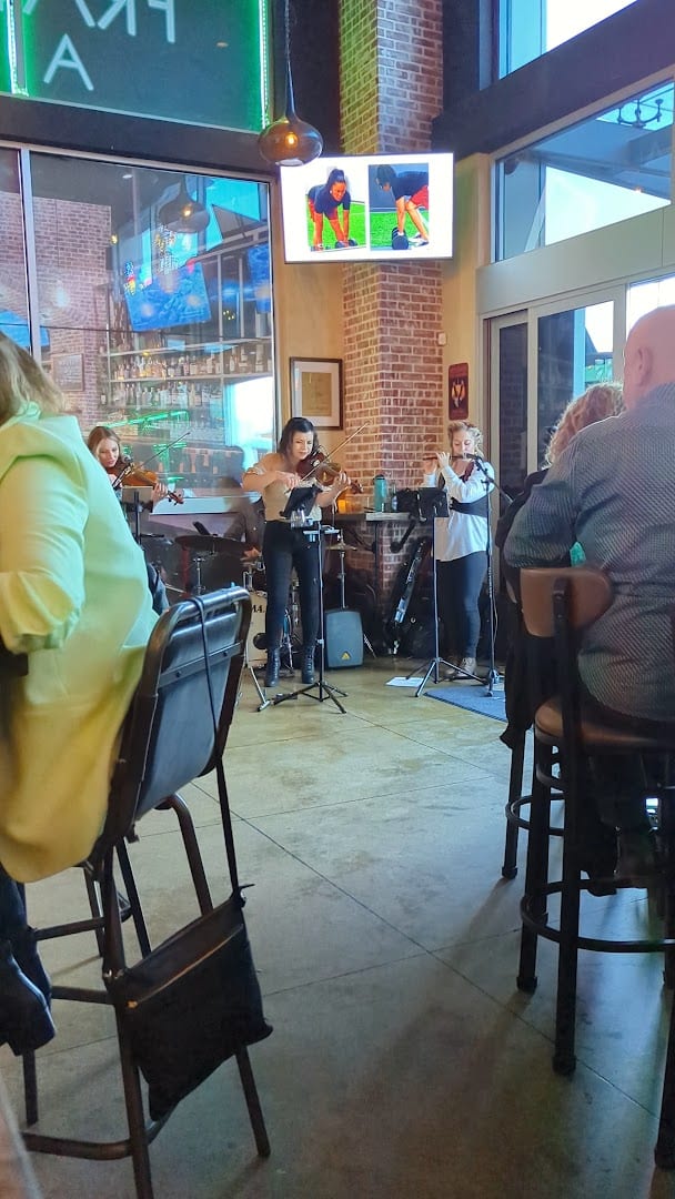 Frankie's Uptown - A Neighborhood Bar, photo 2