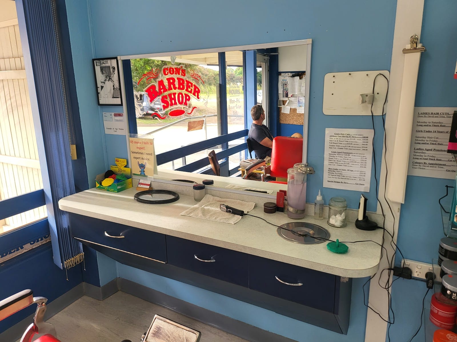 Con's Barber Shop