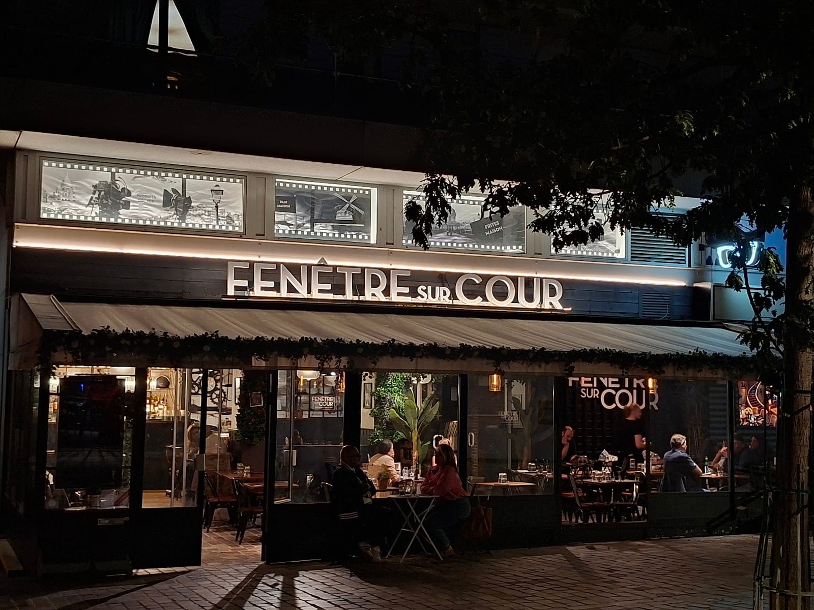 Fenêtre Sur Cour