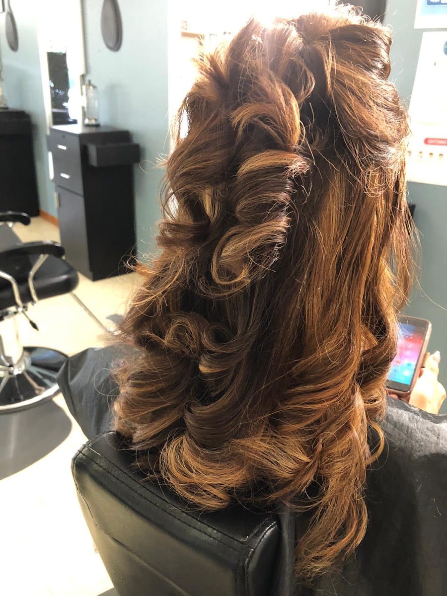 Hilda's beauty and barber (Dominican Hair Salon & Barbershop)