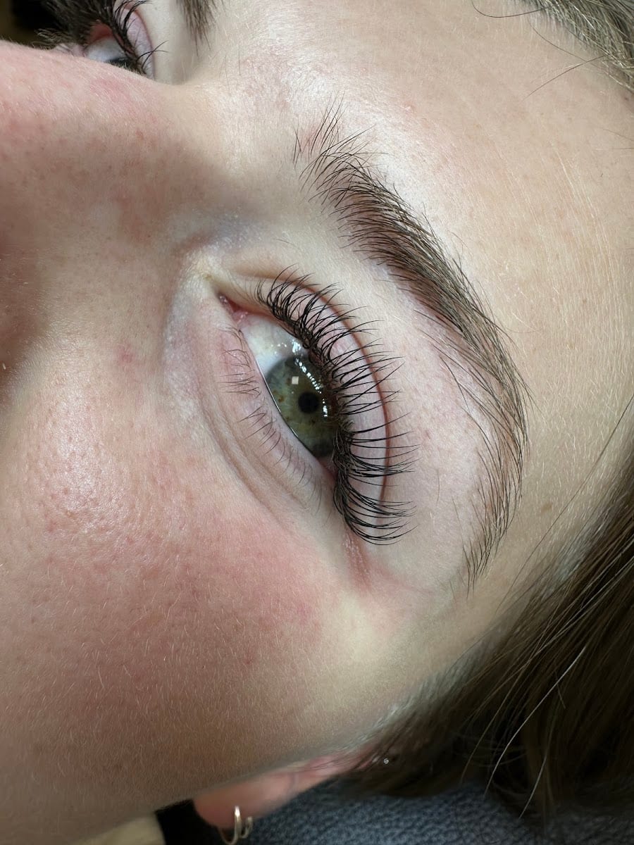 Give 'Em Brows, photo 3