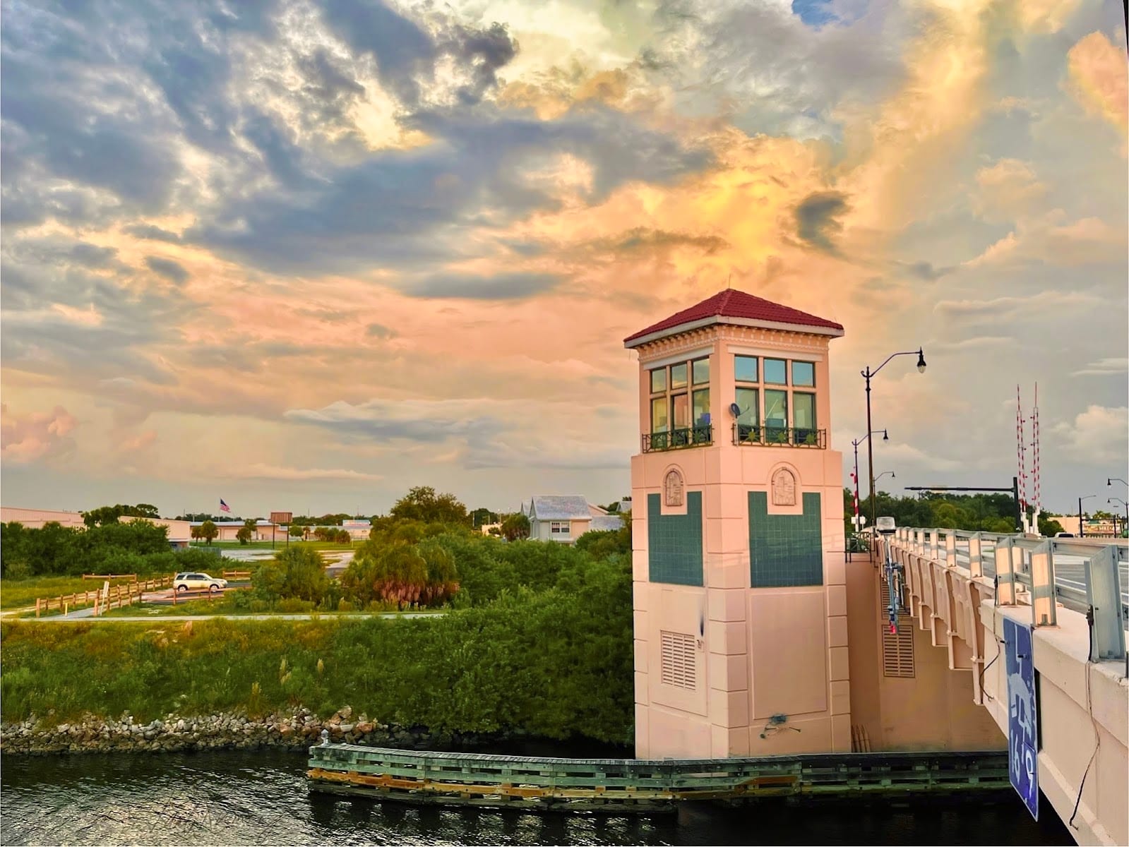 Venetian Waterway Trailhead. Island-side of Circus Bridge, photo 3