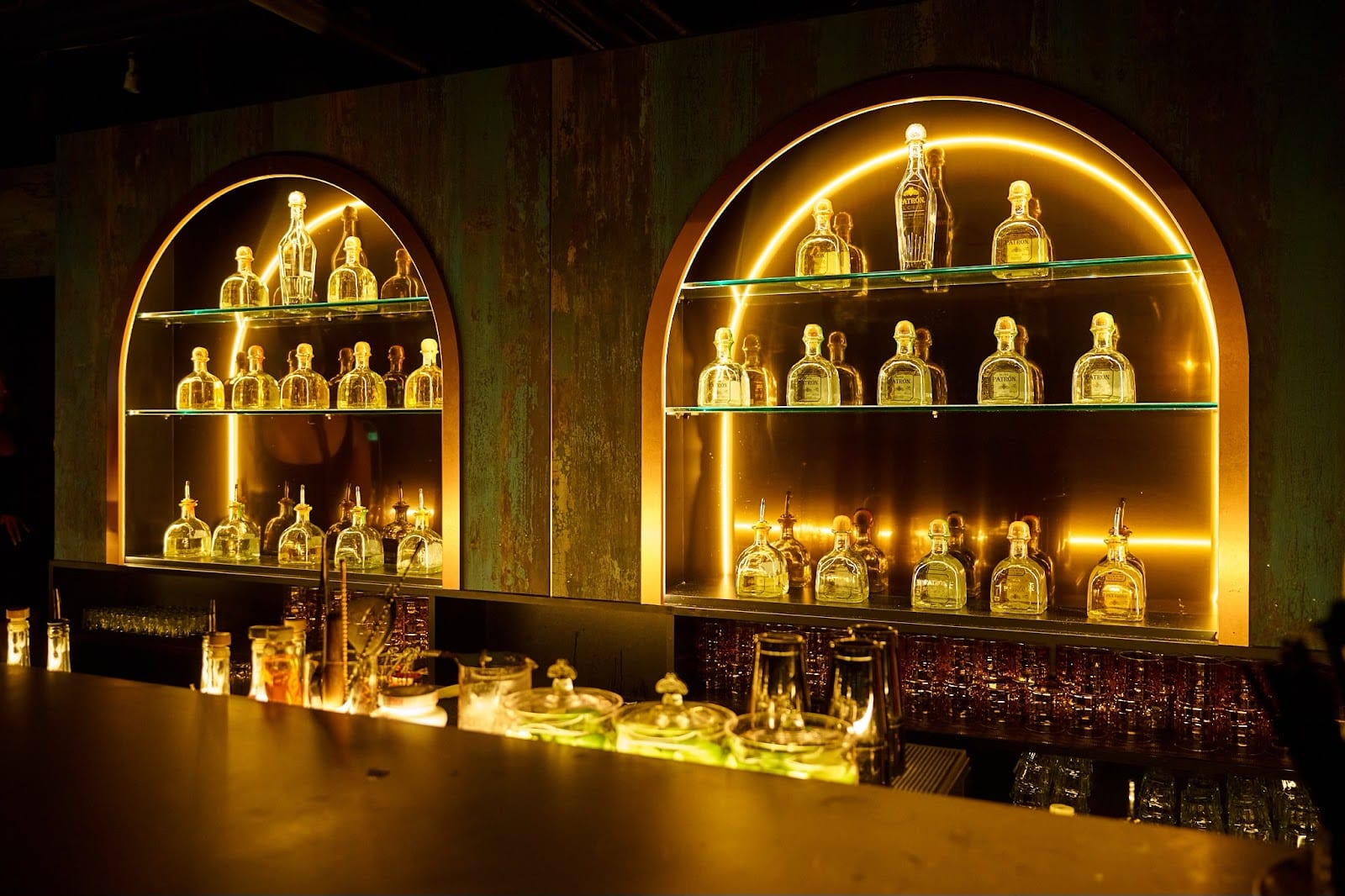Aitch Cocktail Bar & Lounge, photo 2