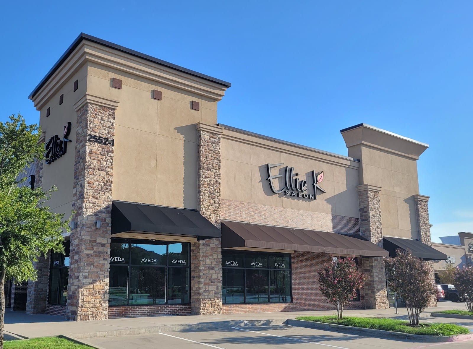 Ellie K Salon