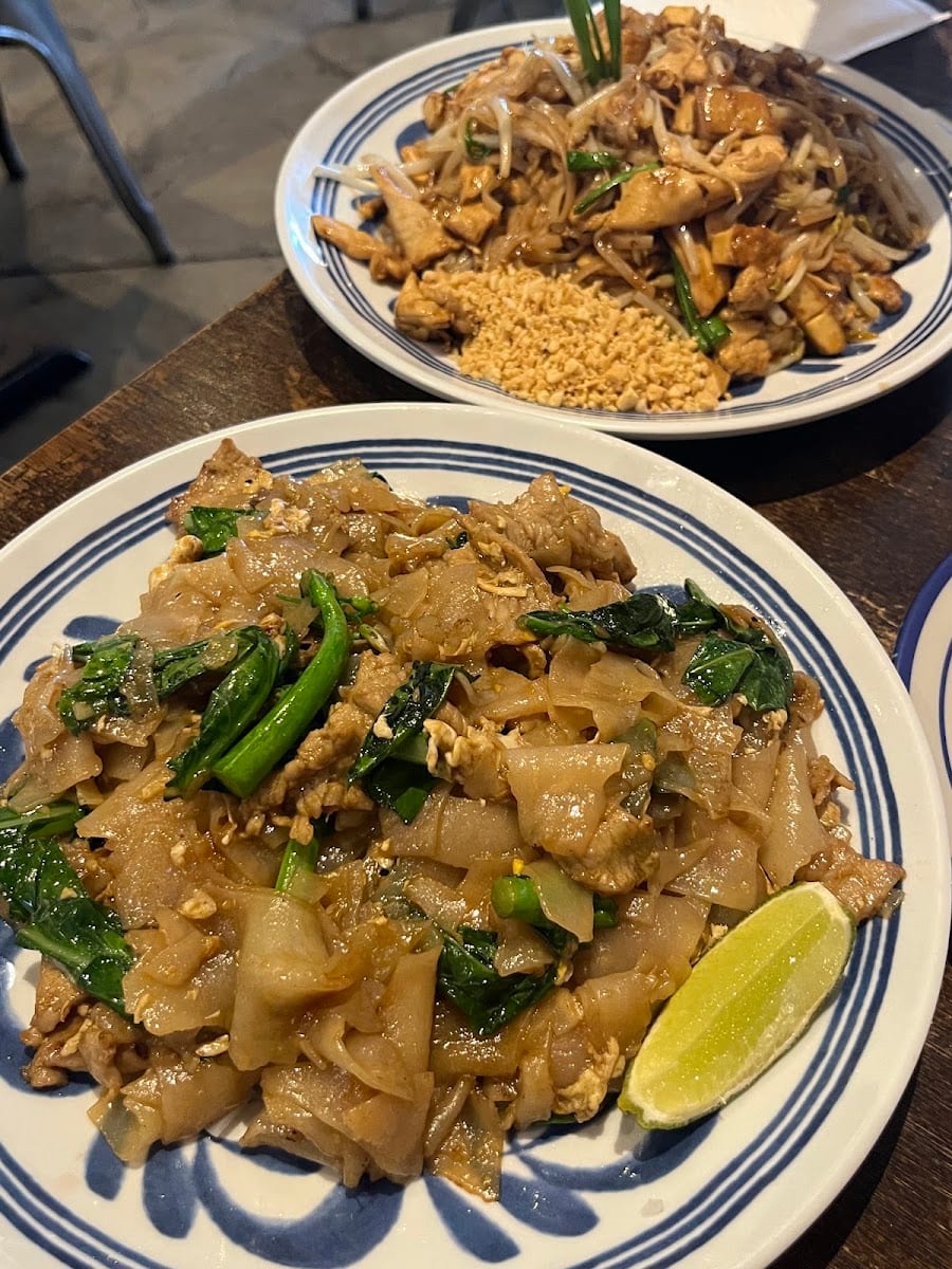 EAT BKK Thai Kitchen & Bar (Steeles), photo 4
