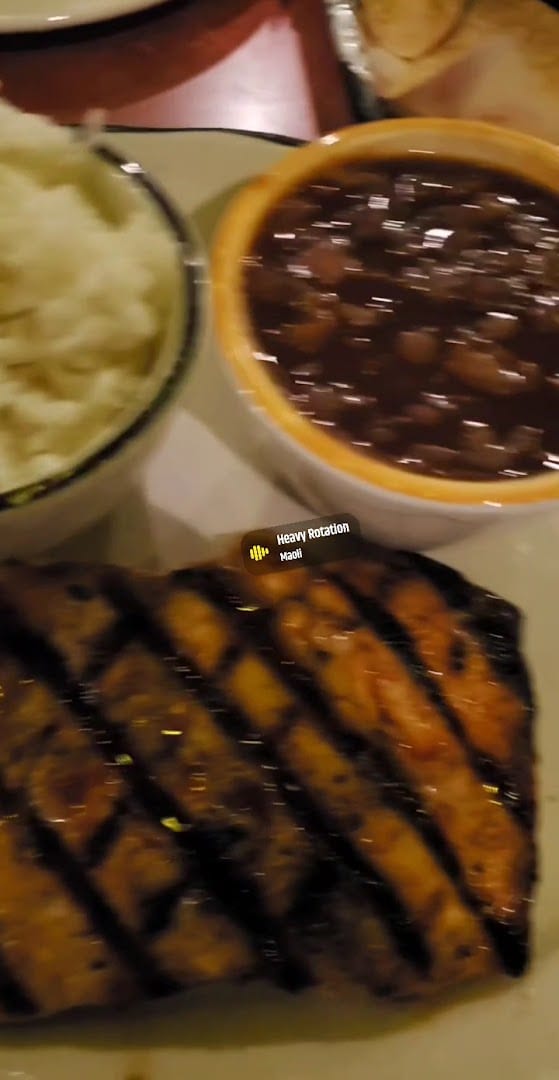 Lucille's Smokehouse Bar-B-Que, photo 2