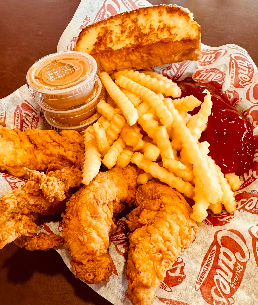 Raising Cane's Chicken Fingers, photo 3