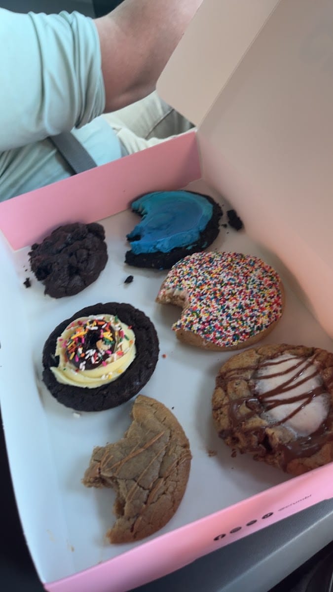 Crumbl Cookies, photo 3