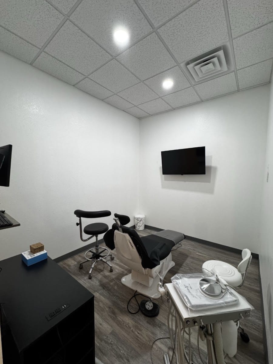 Dentist in Denton - Dentures and Dental Implant