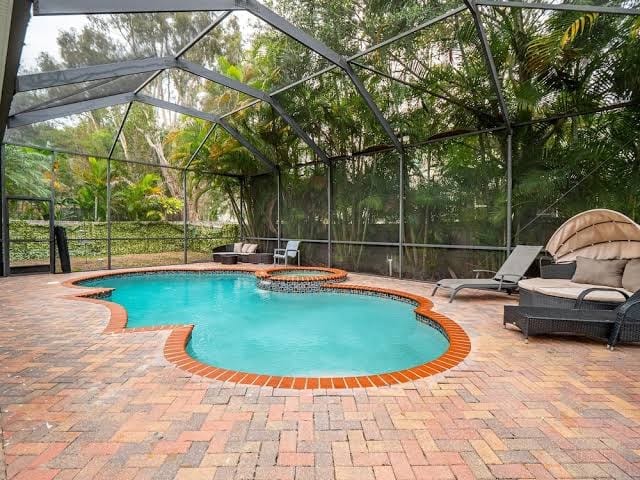 ️BEST️ SOUTH TAMPA MANSION- REMODELED- MOVIE THEATER- POOL-HOTTUB HUGE 5000 sqf